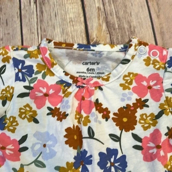 Baby girls Carter’s floral outfit with jeans - Picture 4 of 9